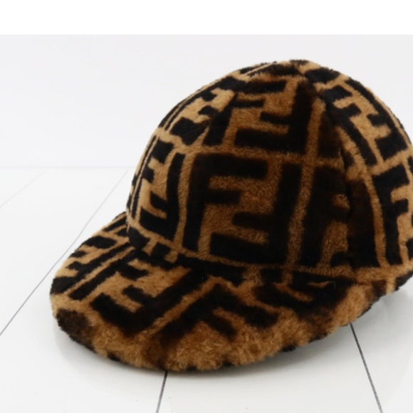 FENDI EUC Zucca shearling hat brown black fur